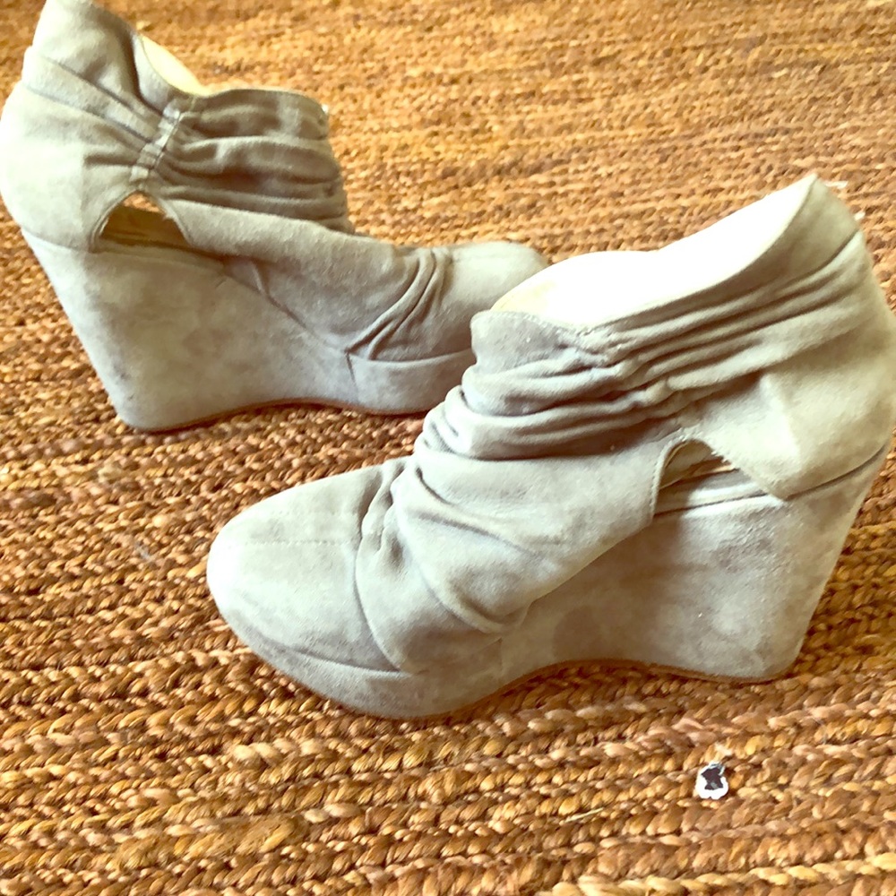 TASHKENT BY CHEYENNE GRAY SUEDE WEDGES